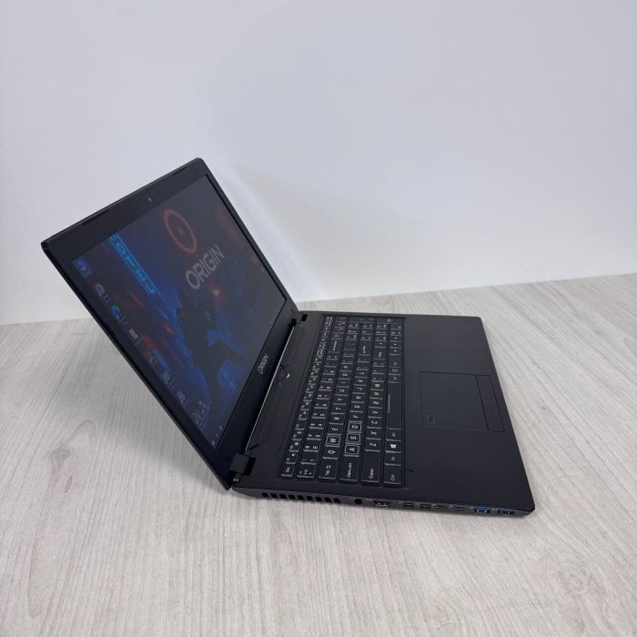 Ігровий ноутбук Origin Evo-15S P950HR-U / 15,6" (3840x2160) IPS / Intel Core i7-7700HQ (4 (8) ядра по 2,8 - 3,8 ГГц) / 16 ГБ DDR4 / 500 ГБ SSD / nVidia GeForce GTX 1070 Max-Q, 8 ГБ GDDR5, 256-біт / Веб-камера б/в - зображення 4