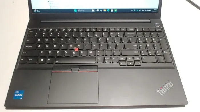 Ультрабук Б-клас Lenovo ThinkPad E15 Gen 2 / 15.6" (1920x1080) IPS / Intel Core i5-1135G7 (4 (8) ядра по 2.4 - 4.2 GHz) / 8 GB DDR4 / 256 GB SSD / Intel Iris Xe Graphics / WebCam б/в - зображення 11