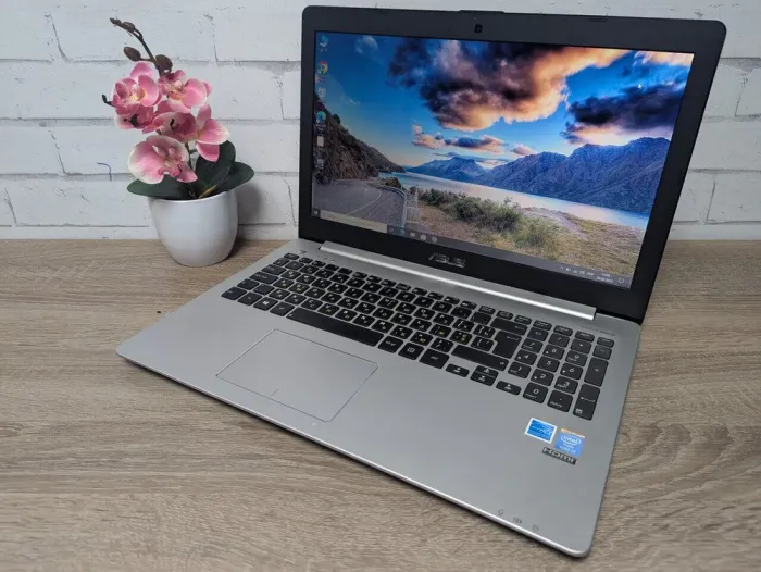 Ноутбук Asus K551L / 15.6" (1366x768) TN / Intel Core i3-4030U (2 (4) ядра по 1.9 GHz) / 8 GB DDR3 / 128 GB SSD / Intel HD Graphics 4400 / WebCam б/в - зображення 4