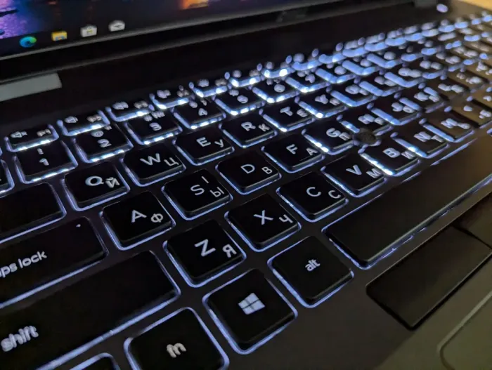 Ультрабук Dell Latitude 5500 / 15.6" (1920x1080) IPS / Intel Core i5-8265U (4 (8) ядра по 1.6 - 3.9 GHz) / 16 GB DDR4 / 256 GB SSD / Intel UHD Graphics 620 / WebCam / Windows 10 б/в - зображення 6