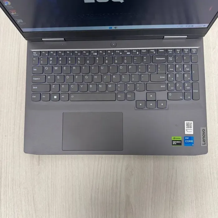 Ігровий ноутбук Lenovo LOQ 15IRH8 / 15,6" (1920x1080) IPS / Intel Core i5-13420H (8 (12) ядер по 2.1 - 4.6 GHz) / 16 GB DDR5 / 1000 GB SSD NVMe / nVidia GeForce RTX 3050, 6 GB GDDR6, 96-bit / WebCam б/в - зображення 7