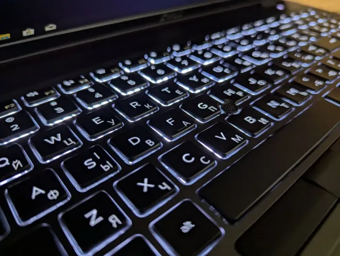 Ультрабук Dell Latitude 5500 / 15.6" (1920x1080) IPS / Intel Core i7-8665U (4 (8) ядра по 1.9 - 4.8 GHz) / 16 GB DDR4 / 480 GB SSD / Intel UHD Graphics / WebCam / Windows 10 б/в - зображення 6