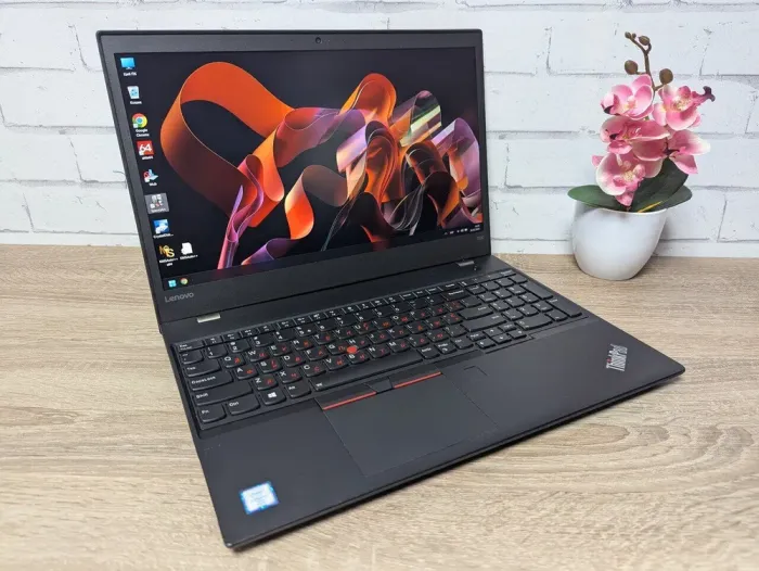 Ноутбук Б-клас Lenovo ThinkPad T570 / 15.6" (1920x1080) TN / Intel Core i7-6600U (2 (4) ядра по 2.6 - 3.4 GHz) / 16 GB DDR4 / 256 GB SSD / nVidia GeForce 940MX, 2 GB GDDR5, 64-bit / WebCam б/в - зображення 3