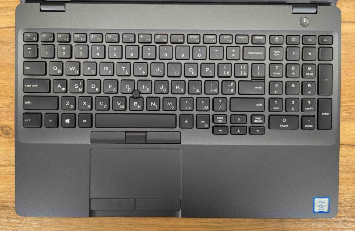 Мобільна робоча станція Dell Precision 3541 / 15,6" (1920x1080) IPS / Intel Core i7-9850H (6 (12) ядер по 2,6 - 4,6 ГГц) / 16 ГБ DDR4 / 512 ГБ SSD / nVidia Quadro P620, 4 ГБ GDDR5 128-bit / WebCam / Windows 10 б/в - изображение 3