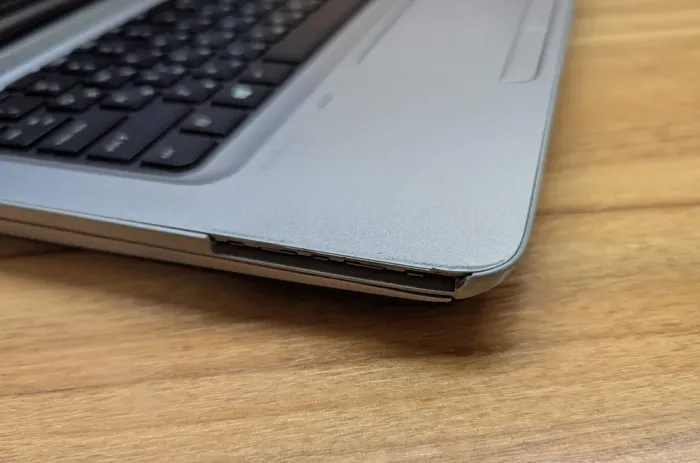 Ноутбук Б-клас HP ProBook 640 G2 / 14" (1920x1080) IPS / Intel Core i7-6600U (2 (4) ядра по 2.6 - 3.4 GHz) / 8 GB DDR4 / 180 GB SSD / Intel HD Graphics 520 / WebCam / Fingerprint / Windows 10 б/в - зображення 3