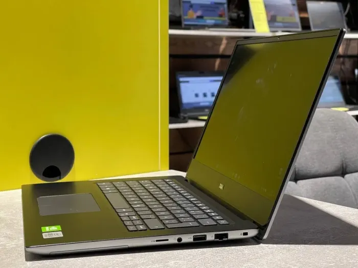 Ігровий ноутбук Б-клас Dell Vostro 5490 / 14" (1920x1080) IPS / Intel Core i5-10210U (4 (8) ядра по 1.6 - 4.2 GHz) / 12 GB DDR4 / 240 GB SSD / nVidia GeForce MX230, 2 GB GDDR5, 64-bit / WebCam б/в - зображення 4