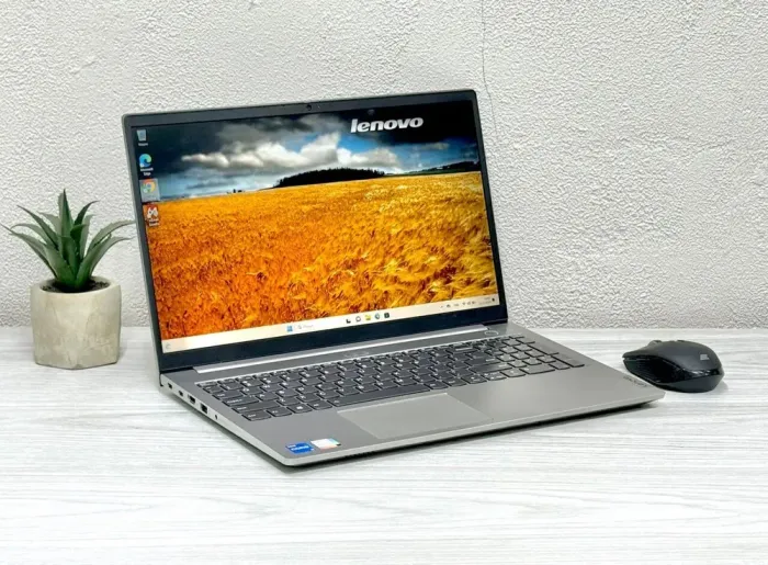 Ультрабук Lenovo ThinkBook 15 G2 ITL / 15.6" (1920x1080) IPS / Intel Core i5-1135G7 (4 (8) ядра по 2.4 - 4.2 GHz) / 8 GB DDR4 / 512 GB SSD M.2 / Intel Iris Xe Graphics / WebCam / Win 11 Pro б/в - зображення 3