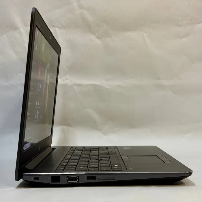 Мобільна робоча станція HP ZBook 15 G3 / 15.6" (1920x1080) TN / Intel Core i7-6820HQ (4 (8) ядра по 2.7 - 3.6 GHz) / 16 GB DDR4 / 256 GB SSD M.2 + 500 GB HDD / nVidia Quadro M1200, 4 GB GDDR5, 128-bit / WebCam б/в - зображення 4