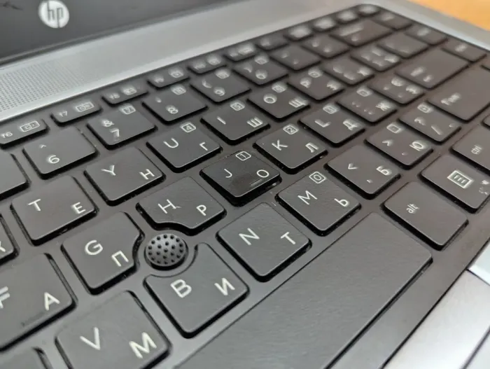 Ультрабук Б-клас HP EliteBook 840 G1 / 14" (1600x900) TN / Intel Core i5-4300U (2 (4) ядра по 1.9 - 2.9 GHz) / 8 GB DDR3 / 240 GB SSD / Intel HD Graphics 4400 / WebCam / Fingerprint / Windows 10 б/в - зображення 6