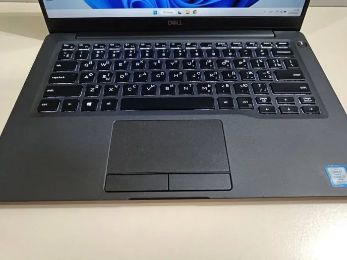 Ультрабук Dell Latitude 7400 / 14" (1920x1080) IPS / Intel Core i7-8665U (4 (8) ядра по 1.9 - 4.8 GHz) / 16 GB DDR4 / 256 GB SSD / Intel UHD Graphics 620 / WebCam / Windows 11 Pro б/в - зображення 4
