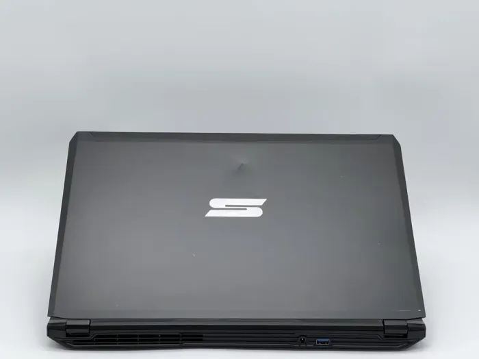 Ігровий ноутбук Б-клас Schenker P651RP6-G / 15.6" (1920x1080) IPS / Intel Core i7-6700HQ (4 (8) ядра по 2.6 - 3.5 GHz) / 16 GB DDR4 / 480 GB SSD / nVidia GeForce GTX 1060, 6 GB GDDR5, 192-bit / WebCam б/в - зображення 3