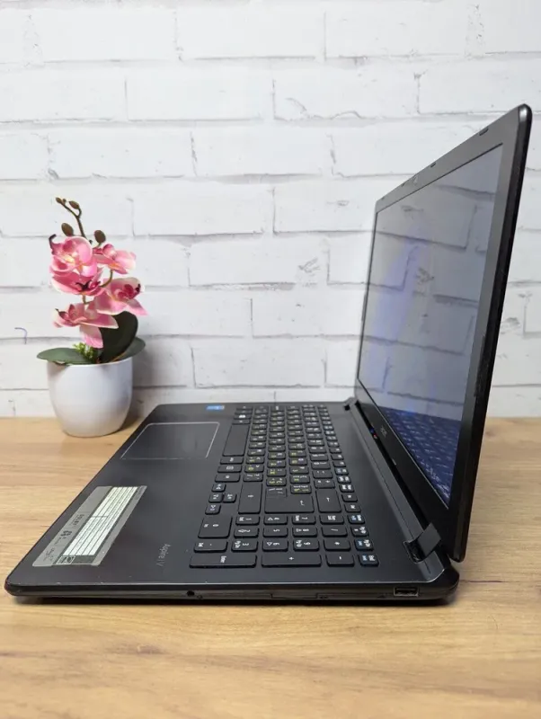 Ноутбук Acer Aspire V5 ZRQ / 15.6" (1366x768) TN / Intel Core i5-4200U (2 (4) ядра по 1.6 - 2.6 GHz) / 8 GB DDR3 / 128 GB SSD / Intel HD Graphics 4400 / WebCam б/в - зображення 6