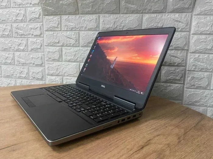 Мобільна робоча станція Б-клас Dell Precision 7520 / 15.6" (1920x1080) TN / Intel Xeon E3-1535M v6 (4 (8) ядра по 3.1 - 4.2 GHz) / 16 GB DDR4 / 128 GB SSD M.2 + 500 GB HDD / AMD Radeon Pro WX 4130, 2 GB GDDR5, 128-bit / WebCam / HDMI б/в - зображення 5