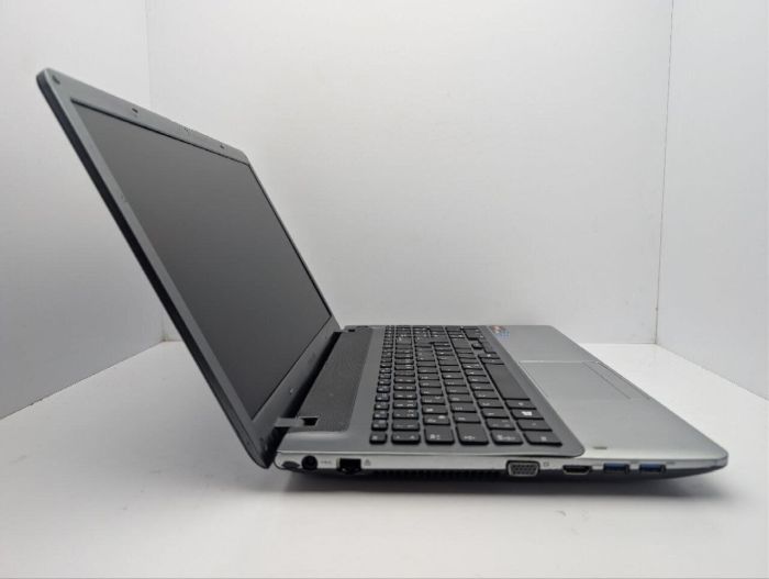 Ноутбук Samsung NP355V5C / 15.6" (1366x768) TN / AMD A6-4400M (2 (4) ядра по 2.1 GHz) / 6 GB DDR3 / 750 GB HDD / AMD Radeon HD 7520G Graphics / WebCam б/в - изображение 4