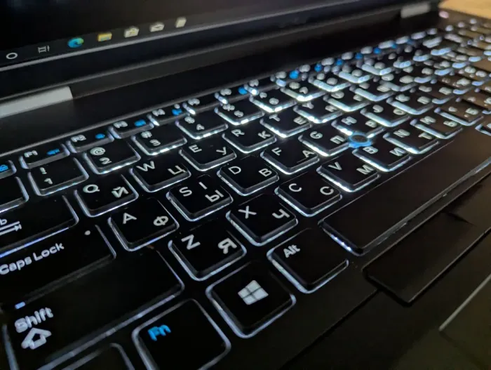 Ноутбук Dell Latitude E5570 / 15.6" (1920x1080) IPS / Intel Core i5-6300U (2 (4) ядра по 2.4 - 3.0 GHz) / 8 GB DDR4 / 256 GB SSD / Intel HD Graphics 520 / HDMI / WebCam / Windows 10 б/в - зображення 6