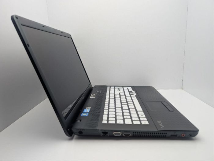 Ноутбук Sony Vaio EJ2M1E / 17.3" (1600x900) TN / Intel Core i5-2430M (2 (4) ядра по 2.4 - 3.0 GHz) / 8 GB DDR3 / 640 GB HDD / nVidia GeForce 410M, 1 GB GDDR3, 64-bit / WebCam / DVD-ROM б/в - изображение 4