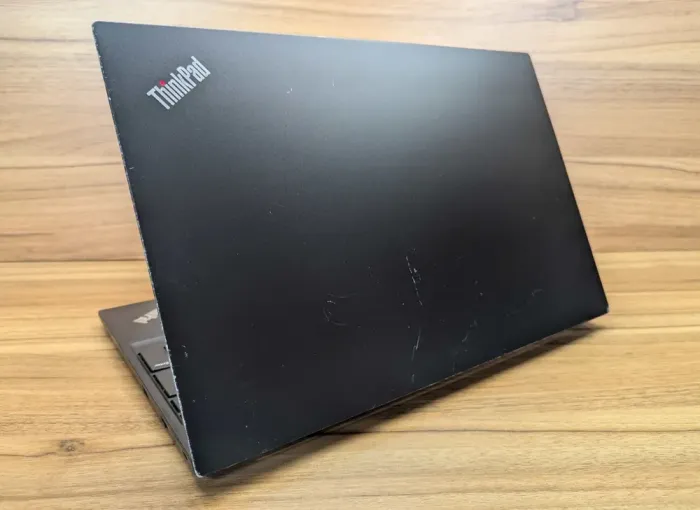 Ноутбук Lenovo ThinkPad E15 / 15.6" (1920x1080) IPS / Intel Core i5-10210U (4 (8) ядра по 1.6 - 4.2 GHz) / 16 GB DDR4 / 240 GB SSD / Intel UHD Graphics / WebCam / Windows 10 б/в - зображення 6