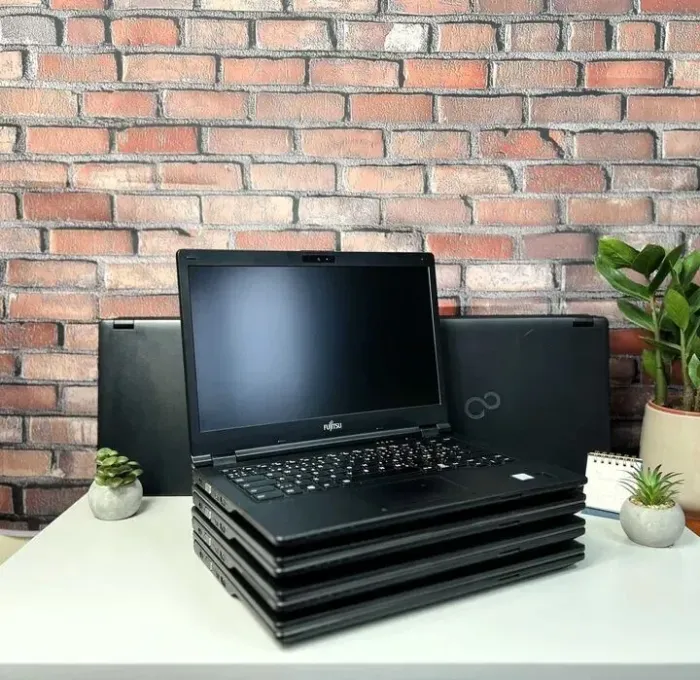 Ноутбук Fujitsu LifeBook E549 / 14" (1920x1080) IPS / Intel Core i3-8145U (2 (4) ядра по 2.1 - 3.9 GHz) / 8 GB DDR4 / 256 GB SSD / Intel UHD Graphics / WebCam / Win 10 Pro б/в - зображення 5