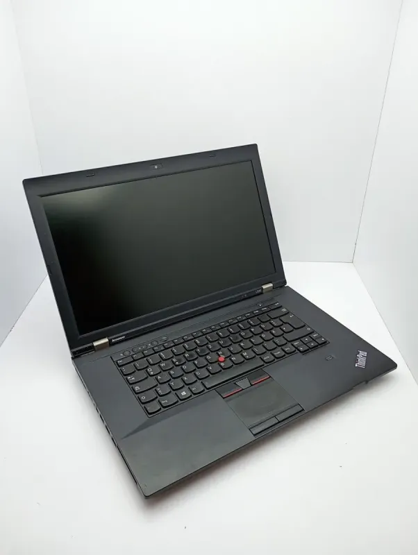 Ноутбук Lenovo ThinkPad L530 / 15" (1366x768) TN / Intel Core i3-3110M (2 (4) ядра по 2.4 GHz) / 6 GB DDR3 / 500 GB HDD / Intel HD Graphics 4000 / WebCam / АКБ не тримає б/в - зображення 3