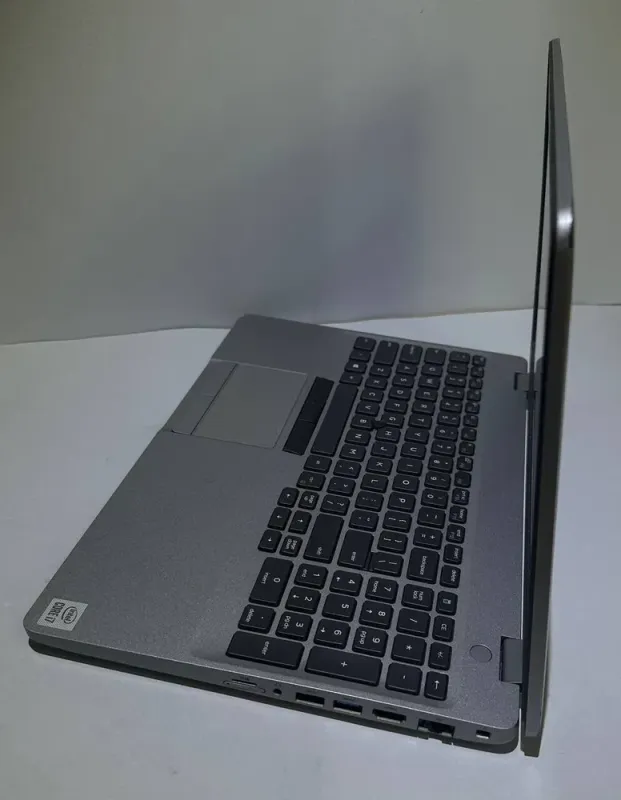 Мобільна робоча станція Б-клас Dell Precision 3551 / 15.6" (1920x1080) IPS / Intel Core i7-10750H (6 (12) ядер по 2.6 - 5.0 GHz) / 32 GB DDR4 / 512 GB SSD / nVidia Quadro P620, 4 GB GDDR5, 128-bit / WebCam / Win 11 Pro б/в - зображення 5