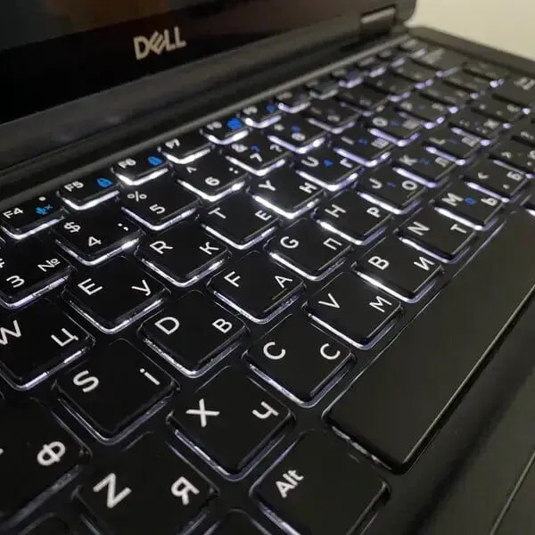 Ноутбук-трансформер Dell Latitude 7390 / 13.3" (1920x1080) IPS Touch / Intel Core i7-8650U (4 (8) ядер по 1.9 - 4.2 GHz) / 16 GB DDR3 / 512 GB SSD / Intel UHD Graphics 620 / WebCam / HDMI б/в - зображення 6