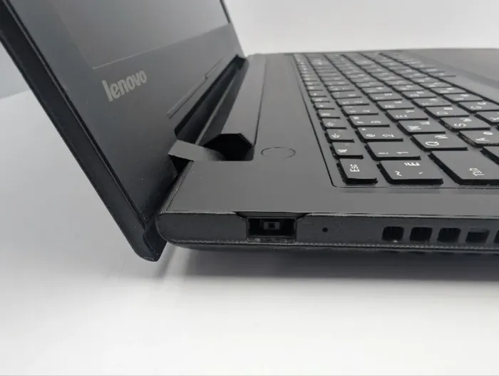 Ноутбук Б-класс Lenovo IdeaPad 300-15IBR / 15.6" (1366x768) TN / Intel Celeron N3050 (2 ядра по 1.6 - 2.16 GHz) / 4 GB DDR3 / 500 GB HDD / Intel HD Graphics / WebCam / DVD-ROM б/в - зображення 3