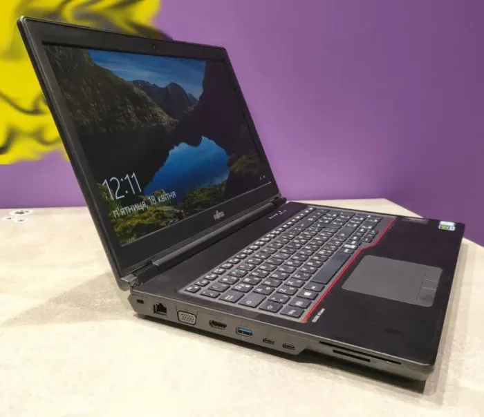 Мобільна робоча станція Fujitsu Celsius H780 / 15.6" (1920x1080) IPS / Intel Core i7-8750H (6 (12) ядер по 2.2 - 4.1 GHz) / 32 GB DDR4 / 512 GB SSD / nVidia Quadro P2000, 4 GB GDDR5, 128-bit / WebCam / 4G б/в - зображення 3