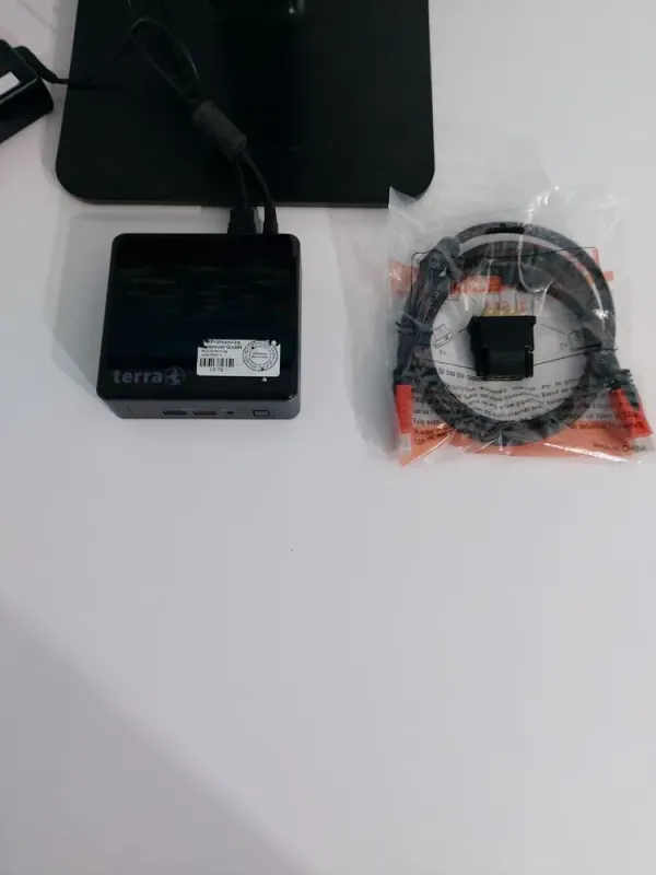 Комплект: Terra PC-Micro USFF / Intel Core i3-8109U (2 (4) ядра по 3.0 - 3.6 GHz) / 16 GB DDR4 / 512 GB SSD M.2 / Intel Iris Plus Graphics 655 / Wi-Fi + Монітор LG 24MB37PM-B / 24" (1920x1080) IPS б/в - зображення 4