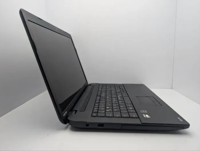 Ноутбук Toshiba Satellite C70D-A / 17.3" (1600x900) TN / AMD E1-2100 (2 ядра по 1.0 GHz) / 8 GB DDR3 / 120 GB SSD / AMD Radeon HD 8210 Graphics / Web-cam б/в - зображення 4