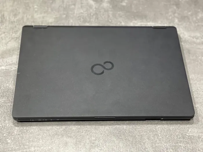 Нетбук Fujitsu LifeBook U729 / 12.5" (1920x1080) IPS / Intel Core і3-8130U (2 (4) ядра по 2.2 - 3.4 GHz) / 8 GB DDR4 / 256 GB SSD / Intel UHD Graphics 620 / WebCam б/в - зображення 6