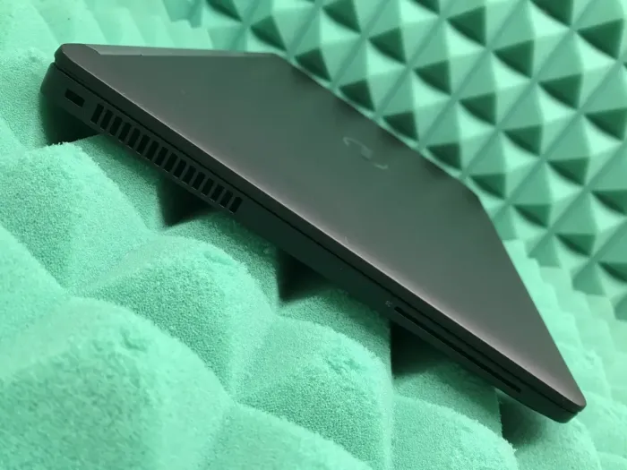 Ультрабук Б-класс Dell Latitude E7470 / 14" TN / Intel Core i5-6300U (2(4) ядра по 2.4-3 GHz) / 8GB DDR4 / 128GB SSD M.2 / HD Graphics 520 / WebCam / USB 3.0 / HDMI / miniDP / Win 10 б/в - зображення 6