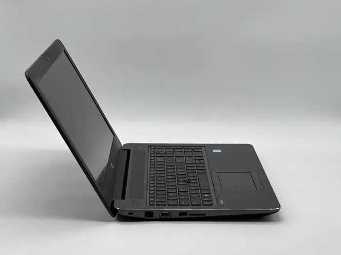 Ноутбук HP ZBook 15 G4 / 15.6" (1920x1080) TN / Intel Core i5-7440HQ (4 ядра по 2.8 - 3.8 GHz) / 8 GB DDR4 / 120 GB SSD / Intel HD Graphics 630 / WebCam б/в - зображення 3