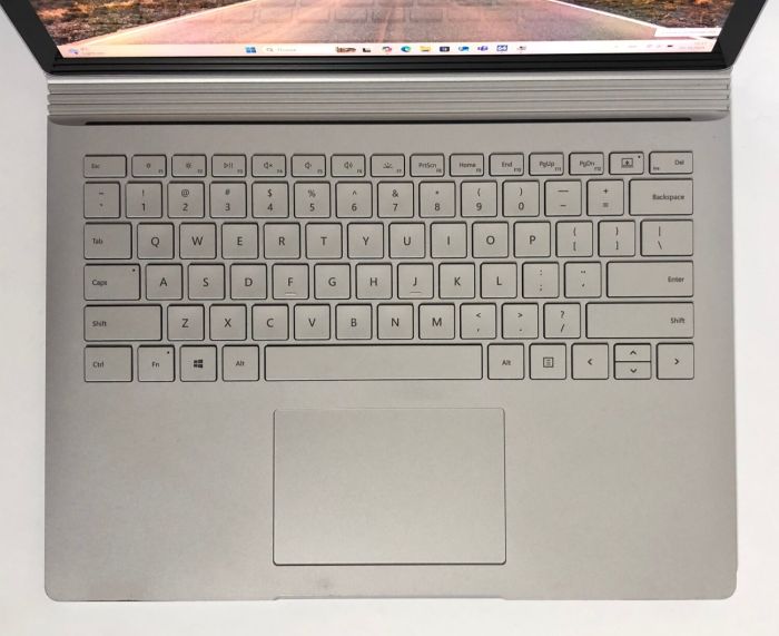 Ігровий ультрабук-трансформер Microsoft Surface Book 2 / 13.5" (3000x2000) IPS Touch / Intel Core i7-8650U (4 (8) ядра по 1.9 - 4.2 GHz) / 8 GB DDR4 / 256 GB SSD NVMe / nVidia GeForce GTX 1050, 2 GB GDDR5, 128-bit / WebCam / Win 11 Pro б/в - зображення 10