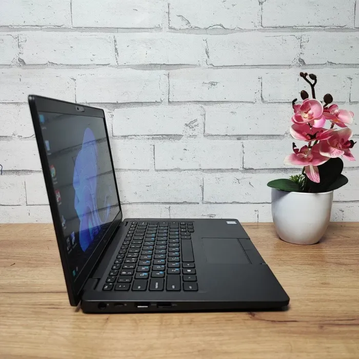 Ультрабук Dell Latitude 5300 / 13.3" (1920x1080) TN / Intel Core i5-8265U (4 (8) ядра по 1.6 - 3.9 GHz) / 16 GB DDR4 / 256 GB SSD / Intel UHD Graphics 620 / WebCam б/в - зображення 3