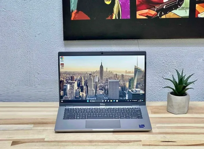 Ультрабук Dell Latitude 5440 / 14" (1920x1200) IPS / Intel Core i5-1245U (10 (12) ядер по 3.3 - 4.4 GHz) / 16 GB DDR4 / 256 GB SSD M.2 / Intel Iris Xe Graphics / WebCam / Win 11 Pro б/в - зображення 2