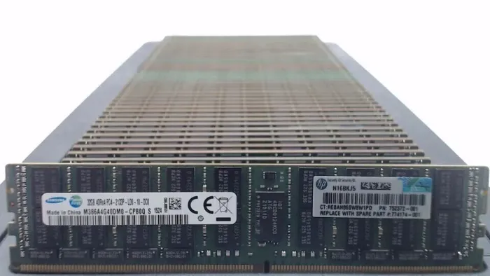 Комплект: Серверна оперативна пам'ять Samsung (M386A4G40DM0-CPB) / 256 GB (8x 32 GB) / 4Rx4 PC4-17000 / DDR4 ECC / 2133 MHz б/в - зображення 2