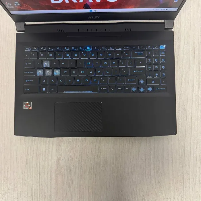 Ігровий ноутбук Б-класу MSI Bravo 15 C7VE / 15,6" (1920x1080) IPS / AMD Ryzen 5 7535HS (6 (12) ядер по 3,3 - 4,55 ГГц) / 16 ГБ DDR5 / 512 ГБ SSD / nVidia GeForce RTX 4050, 6 ГБ GDDR6, 96-біт / WebCam б/в - изображение 3