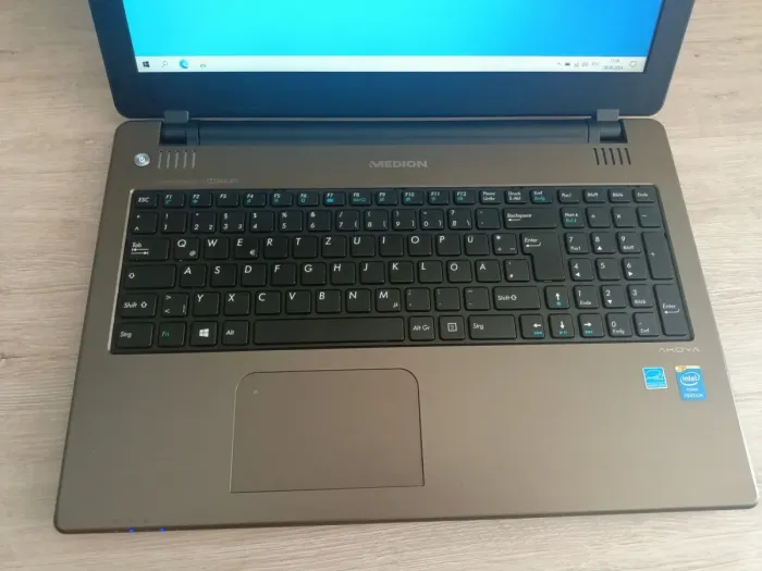 Ноутбук Medion Akoya E6240 / 15.6" (1366x768) TN / Intel Pentium N3540 (4 ядра по 2.16 - 2.66 GHz) / 4 GB DDR3 / 128 GB SSD / Intel HD Graphics / WebCam / DVD-ROM б/в - зображення 4