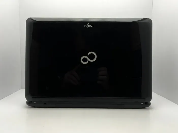 Ноутбук Fujitsu Lifebook AH530 / 15" (1366x768) TN / Intel Core i3-380M (2 (4) ядра по 2.53 GHz) / 4 GB DDR3 / 500 GB HDD / Intel HD Graphics / WebCam б/в - зображення 5