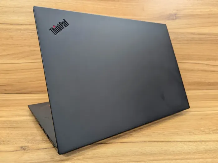 Мобільна робоча станція Lenovo ThinkPad P1 Gen 2 / 15,6" (1920x1080) IPS / Intel Core i7-9850H (6 (12) ядер по 2,6 - 4,6 ГГц) / 16 ГБ DDR4 / 512 ГБ SSD / nVidia Quadro T2000 Max-Q, 4 ГБ GDDR5, 128-біт / WebCam / Fingerprint / Windows 10 б/в - зображення 7