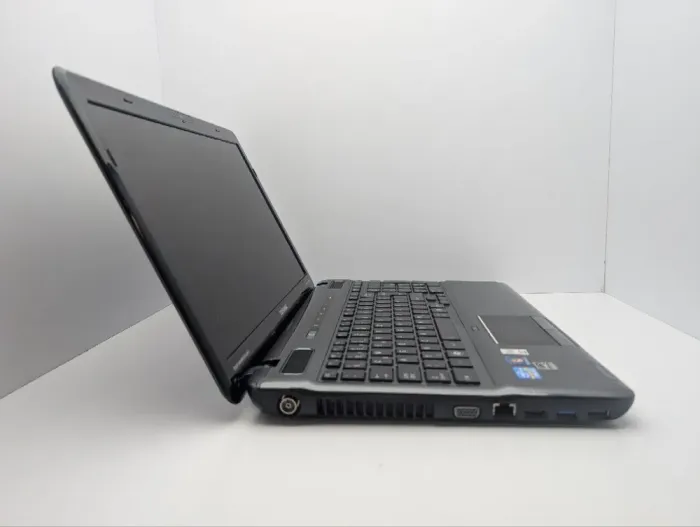 Ноутбук Toshiba Satellite P755 / 15.6" (1366x768) TN / Intel Core i7-2630QM (4 (8) ядро по 2.0 - 2.9 GHz) / 8 GB DDR3 / 500 GB HDD / nVidia GeForce GT 540M, 2 GB GDDR3, 128-bit / WebCam / DVD-ROM б/в - зображення 4