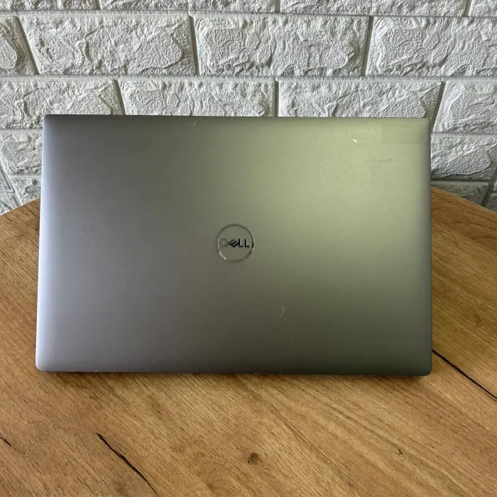 Мобільна робоча станція Б-клас Dell Precision 5540 / 15.6" (3840x2160) IPS Touch / Intel Xeon E-2276M (6 (12) ядер по 2.8 - 4.7 GHz) / 16 GB DDR4 / 512 GB SSD / nVidia Quadro T1000, 4 GB GDDR5, 128-bit / WebCam б/в - зображення 3