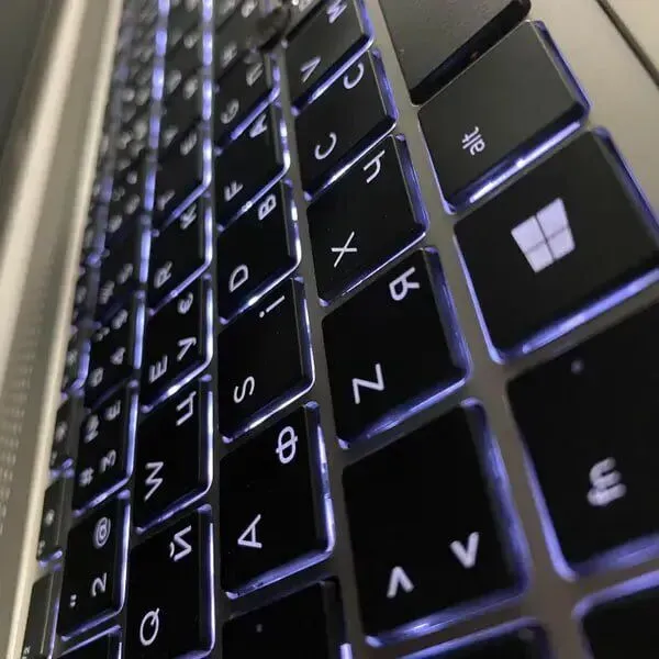 Ультрабук Б-клас HP EliteBook 850 G6 / 15.6" (1920x1080) IPS / Intel Core i5-8265U (4 (8) ядра по 1.6 - 3.9 GHz) / 16 GB DDR4 / 256 GB SSD / Intel UHD Graphics / TouchID / WebCam б/в - зображення 6