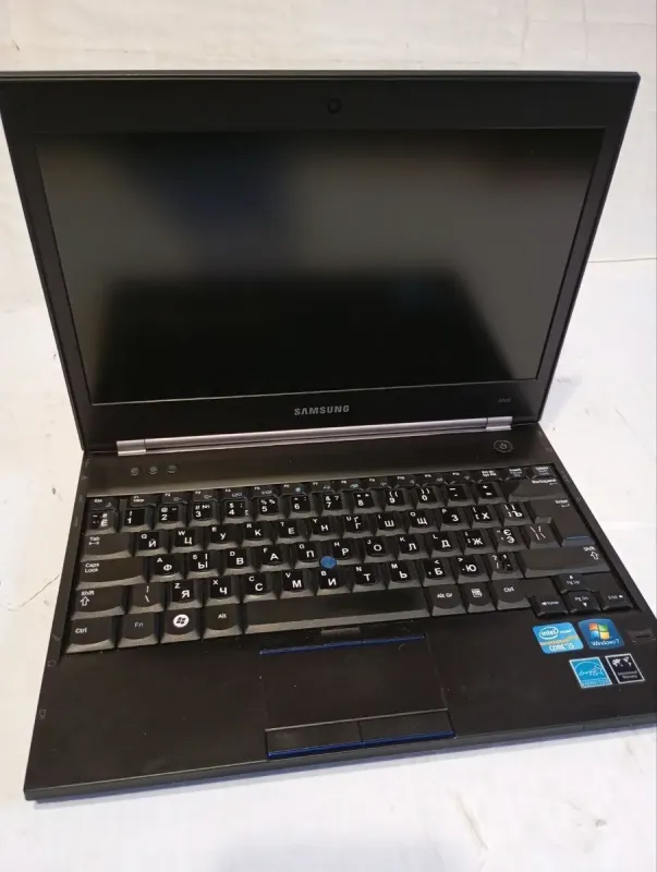 Нетбук Б-класс Samsung NP400B2B / 12.5" (1366x768) TN / Intel Core i5-2450M (2 (4) ядра по 2.5 - 3.1 GHz) / 8 GB DDR3 / 500 GB HDD / Intel HD Graphics 3000 / WebCam б/в - зображення 3