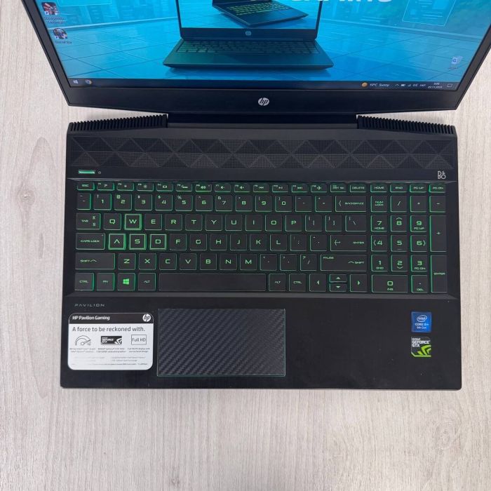 Ігровий ноутбук Б-класу HP Pavilion Gaming 15-cx0058wm / 15,6" (1920x1080) IPS / Intel Core i5-8300H (4 (8) ядра по 2,3 - 4,0 ГГц) / 8 ГБ DDR4 / 256 ГБ SSD / nVidia GeForce GTX 1050, 4 ГБ GDDR5, 128-біт / WebCam б/в - зображення 3