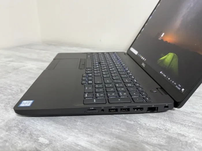 Ігровий ноутбук Dell Latitude 5501 / 15.6" (1920x1080) IPS / Intel Core i7-9850H (6 (12) ядра по 2.6 - 4.6 GHz) / 16 GB DDR4 / 512 GB SSD / nVidia GeForce MX150, 2 GB GDDR5, 64-bit / WebCam б/в - зображення 6