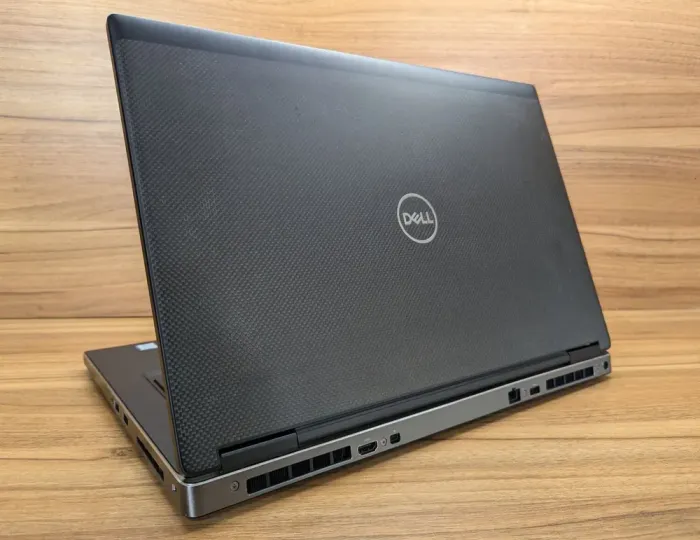 Мобільна робоча станція Dell Precision 7730 / 17.3" (1920x1080) IPS / Intel Core i7-8850H (6 (12) ядер по 2.6 - 4.3 GHz) / 32 GB DDR4 / 512 GB SSD + 512 GB HDD / nVidia Quadro P4200, 8 GB GDDR5, 256-bit / WebCam / Windows 10 б/в - зображення 7