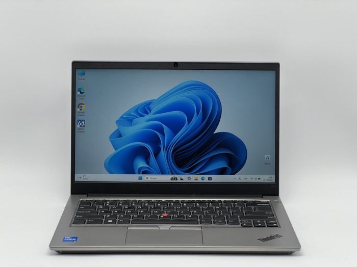 Ультрабук Lenovo ThinkPad E14 Gen 4 / 14" (1920x1080) IPS / Intel Core i5-1235U (10 (12) ядер по 3.3 - 4.4 GHz) / 16 GB DDR4 / 240 GB SSD / Intel Iris Xe Graphics / WebCam б/в - зображення 2