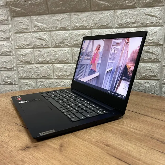 Ультрабук Lenovo IdeaPad 3 14ADA05 / 14" (1920x1080) TN / AMD Ryzen 5 3500U (4 (8) ядра по 2.1 - 3.7 GHz) / 8 GB DDR4 / 128 GB SSD / Intel UHD Graphics / WebCam б/в - зображення 5