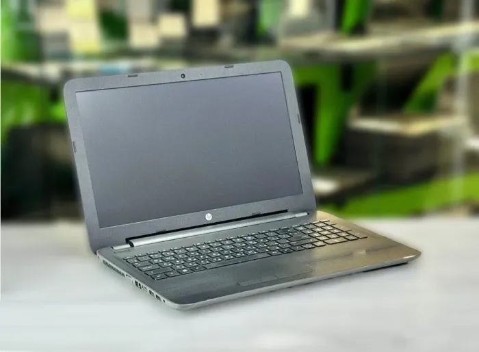 Ноутбук HP 255 G5 / 15.6" (1366x768) TN / AMD A6-7310 (4 ядра по 2.0 - 2.4 GHz) / 8 GB DDR3 / 128 GB SSD / AMD Radeon R4 Graphics / WebCam / Win 10 Pro б/в - зображення 3